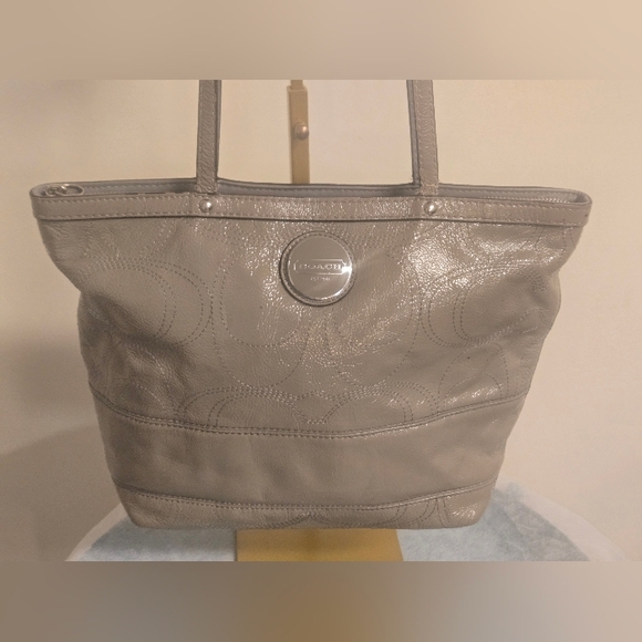 Coach Patent Leather Shoulderbag Tote - Picture 2 of 15